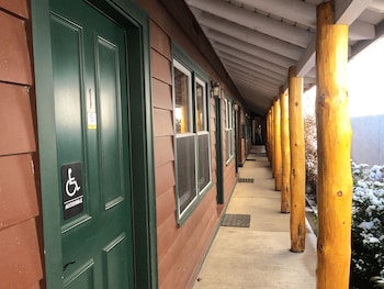 Creekside Lodge,,2 star