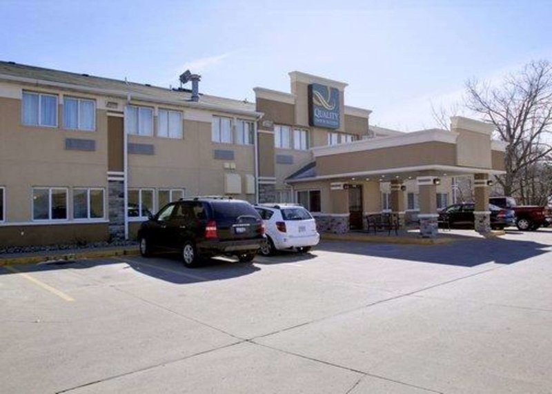 quality inn and suites des moines airport
