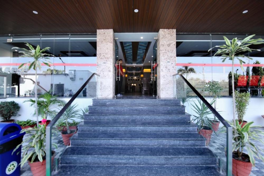 Hotel Highway King,Jhalana Doongri>>Jaipur,3 star