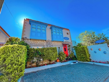 Zübeyde Hanim Otel Alaçati,Alacati Mah. Fahrettin Altay Cd., No:2/3,3 star