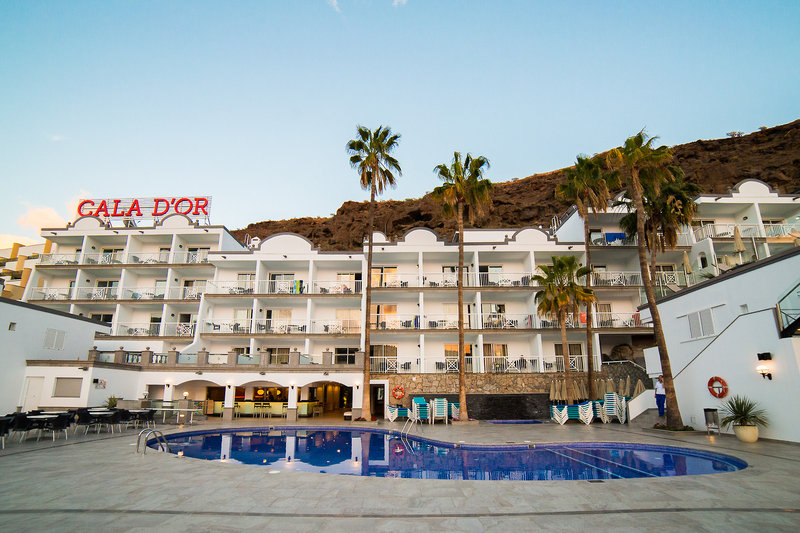 apartamentos cala dor