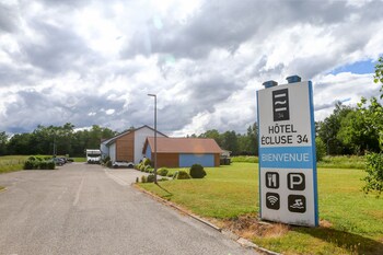 Hotel Écluse 34,Near Musee Rohan,2 star