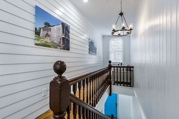Newly Renovated 4Bd Penthouse,,4 star