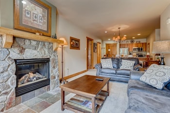 Premier Red Hawk Lodge 2 Br-Walk To Slopes-Kids Ski Free Condo,0020 Red Hawk Circle,3.5 star