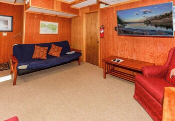 Fawnskin Family Cabin,39505 Cline Miller Pl,3 star