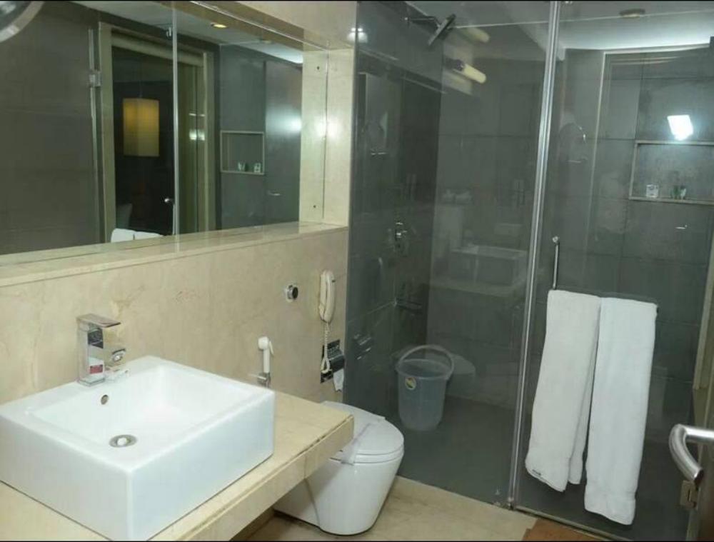 d r uttam hotel