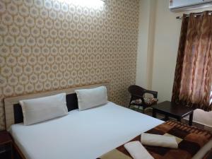 Madhav Guest House,Bani Park>>Jaipur,2 star