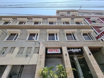 Hotel Meghdoot,Mendua,3 star
