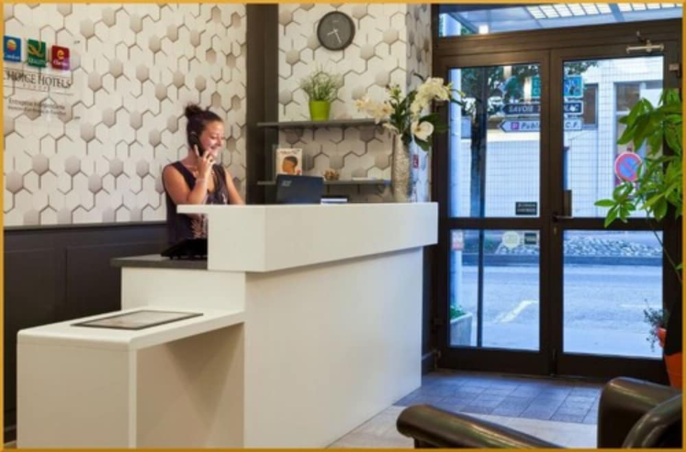 Comfort Hotel Actuel Chambery Centre,Near Elephants Fountain,3 star
