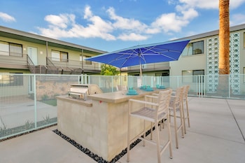 Primo Old Town Location With Heated Pool,,3.5 star