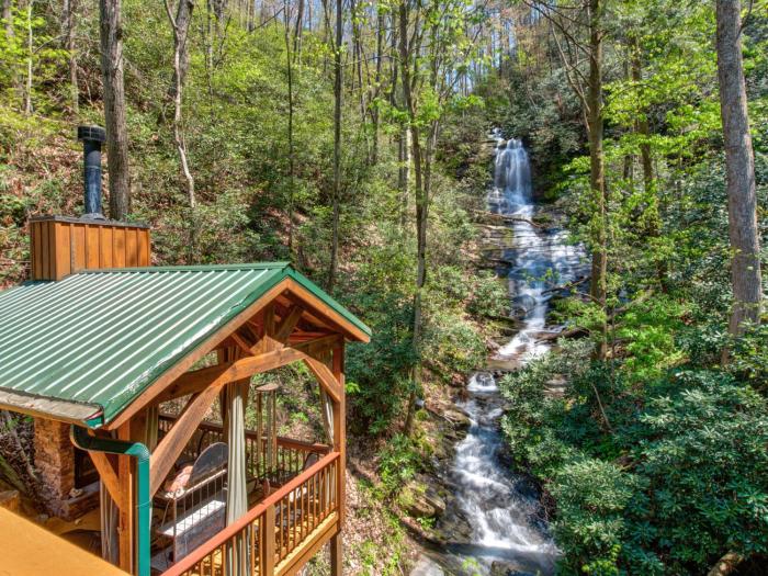 Black Bear Lodge,Newport>>Cosby,3.5 star