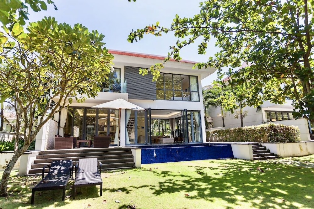 ocean villa danang beach