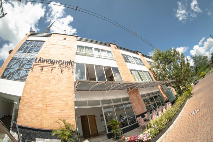 hotel llano grande airport