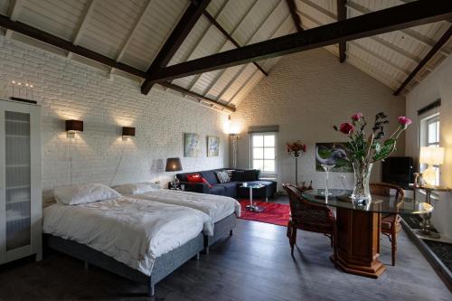 Room To Rent With Own Entrance, Living Room And Bathroom,,2.5 star