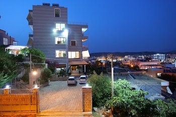 Hotel Milo,,2.5 star