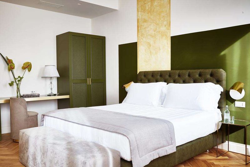 Spagna Luxury Rooms,,4 star