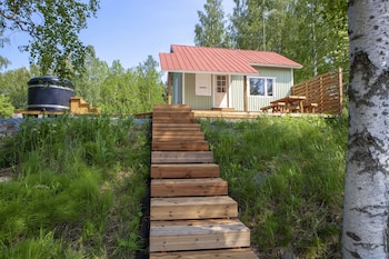 Peace And Privacy Travel - Aulanko Lake Hide-Out,,3.5 star