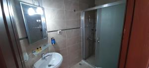 Everest Apart Hotel,,3 star