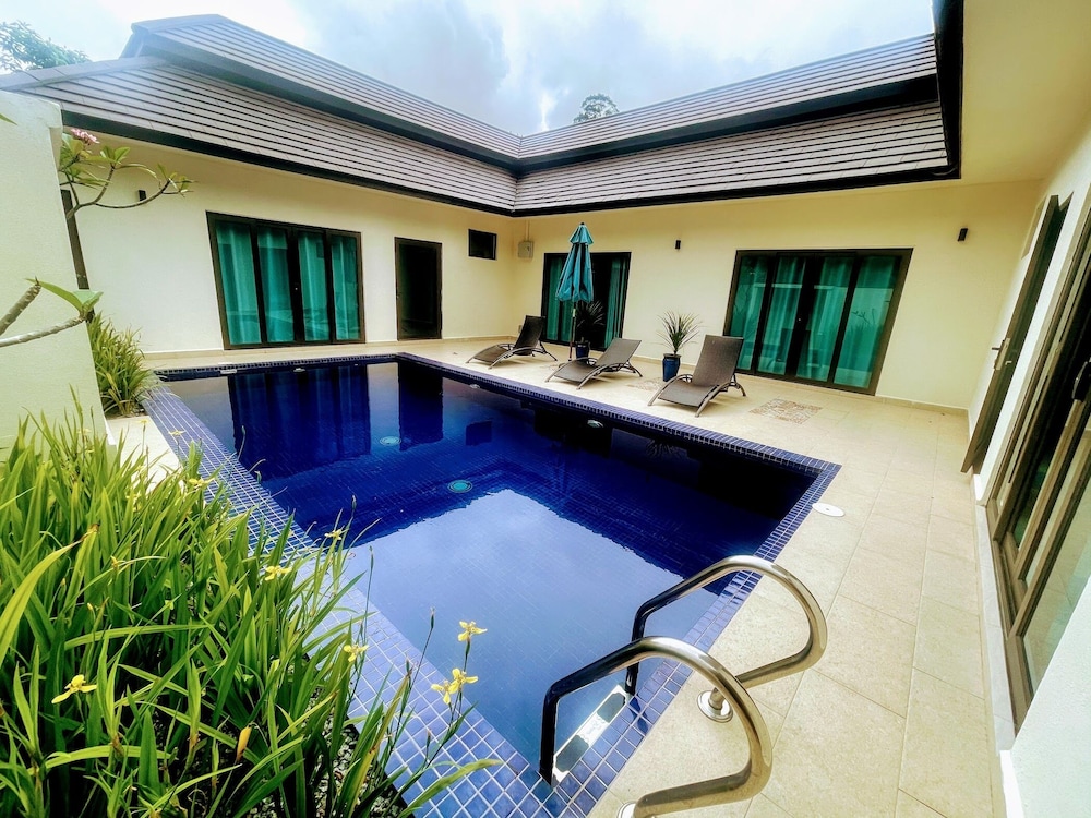 charis janda baik villas