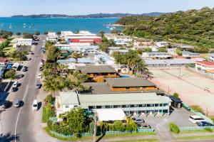 bay of islands lodge hostel