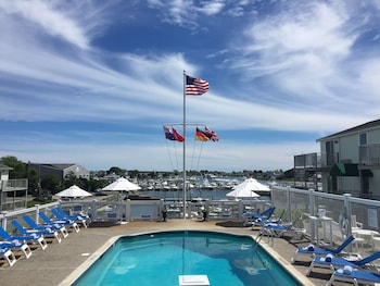 Anchor In Distinctive Waterfront Lodging,Barnstable County>>Barnstable,3 star