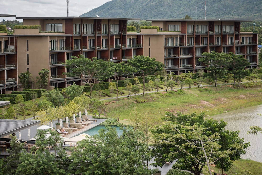 atta 2 bd suite or pool penthouse