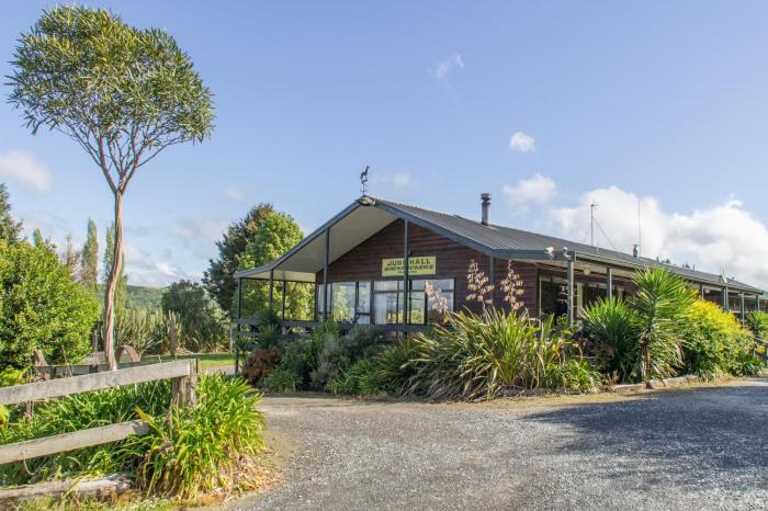 Junohall Backpackers,Waitomo Caves>>Te Kuiti,2 star
