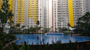 stylish and posh studio springlake summarecon bekasi apartment