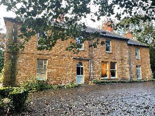 The Old Vicarage,,3 star