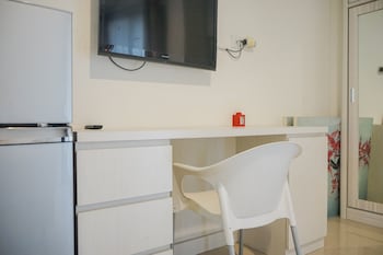 Minimalist Pool View Low Rise Studio @ Paramount Skyline Apartment,,0 star