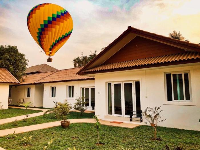 river view villas