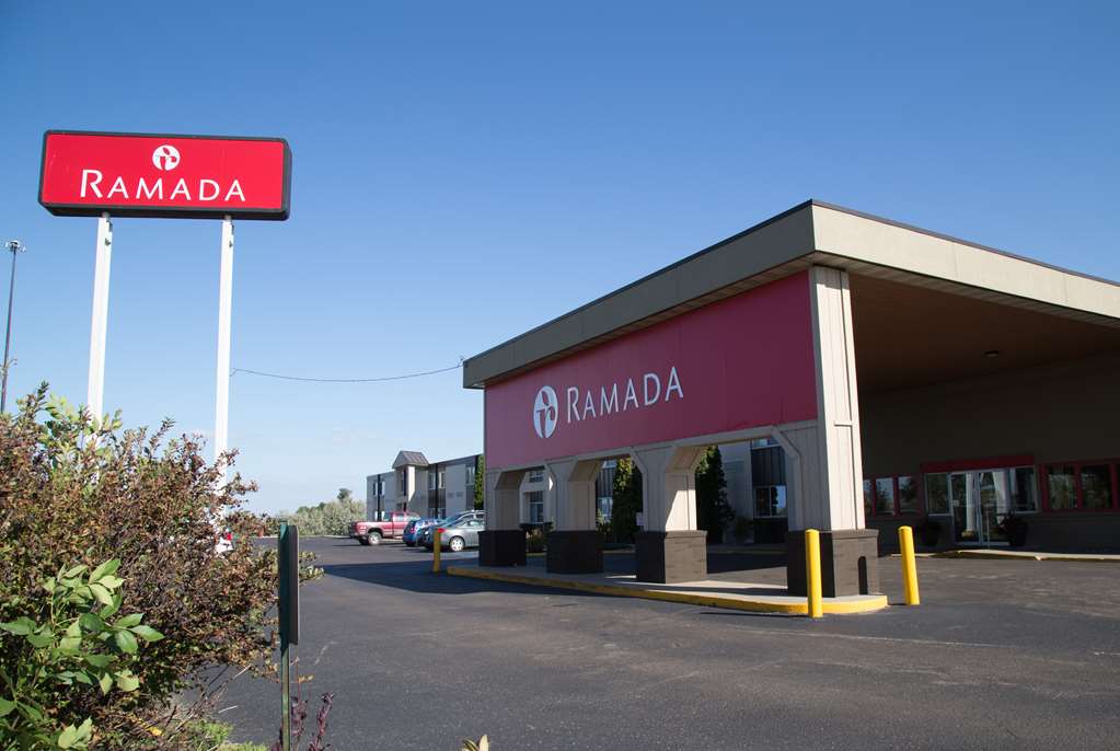 Ramada By Wyndham Bismarck,North Dakota>>Bismarck,2.5 star