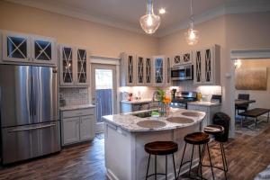 Brand New Large Impressive House Near Downtown!,Texas>>San Antonio,3 star