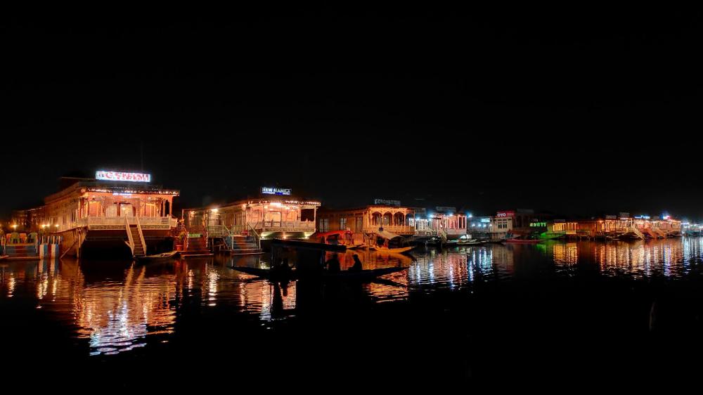 houseboat new manila