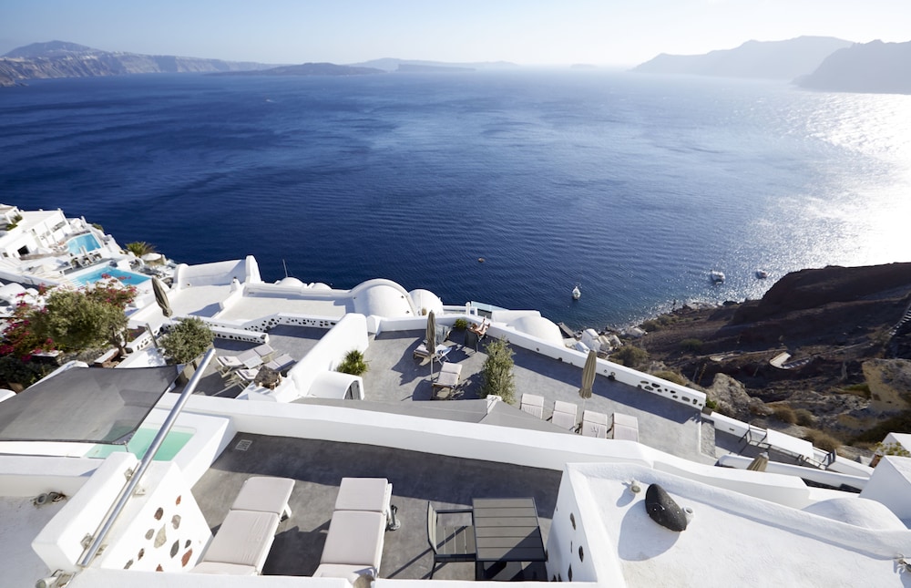 atrina traditional hotel
