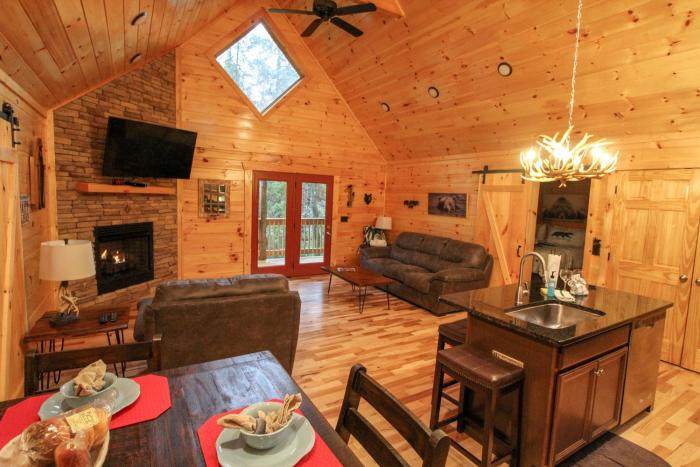 210 cubs in the treetops 2 bedroom home by redawning