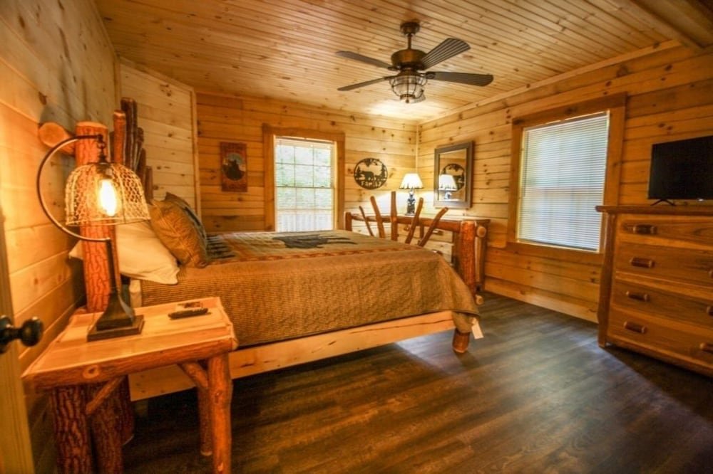 270 black bear 3 bedroom cabin by redawning