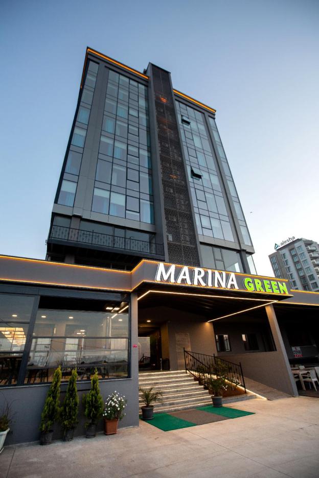 marina green suit hotel