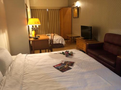 room-image