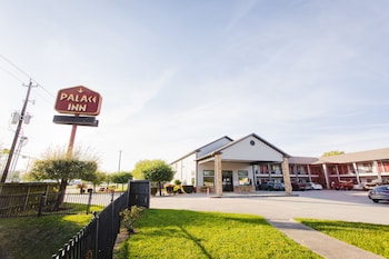 Palace Inn Baytown Spur Tx-330,,2 star