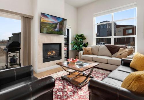 Modern Townhome Steps From The Brewery District!,,3.5 star