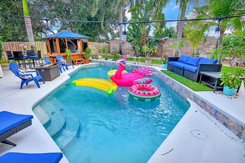 Urban Oasis Withhot Tub, Heated Pool And Private Movie Theater Home,Suntree>>Melbourne,3.5 star