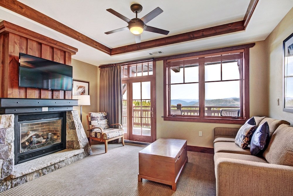One Ski Hill Place S8412,,4 star