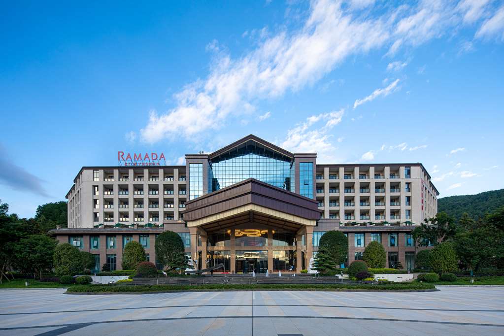 Ramada By Wyndham Guangyuan Zengjiashan Resort
