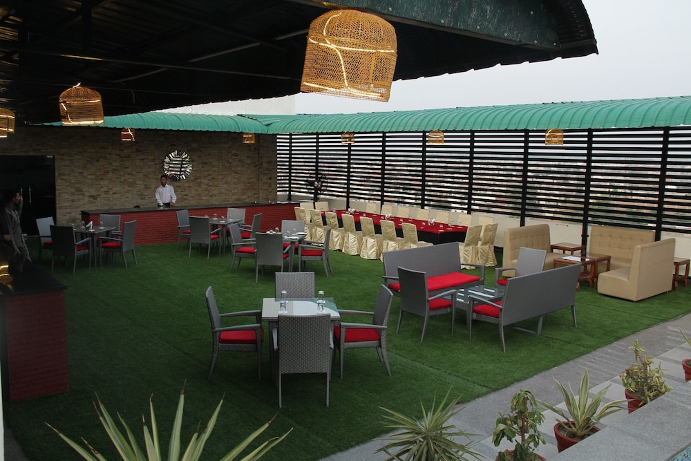 Stella Hotel,Barnala Bypass,4 star