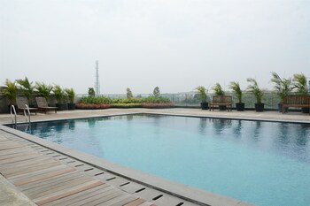 comfy and minimalist studio apartment at tree park bsd