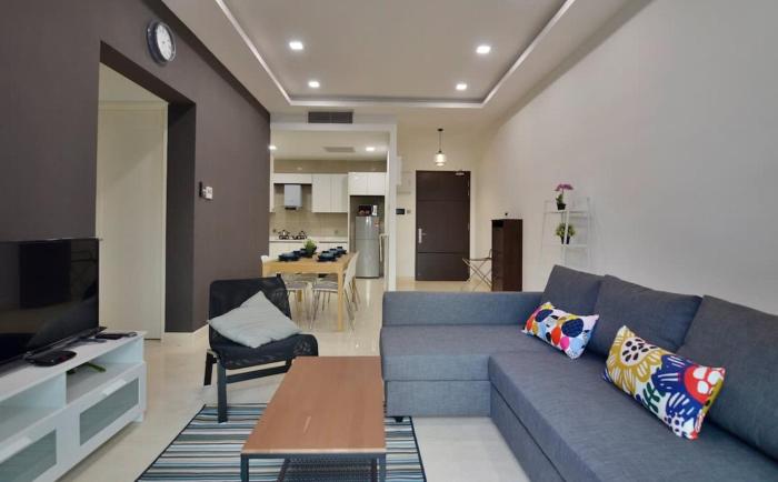 comfy 2br tritower suite next to jb ciq jbcc and capri