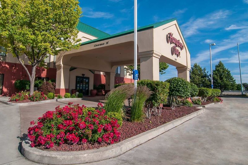 hampton inn boise airport