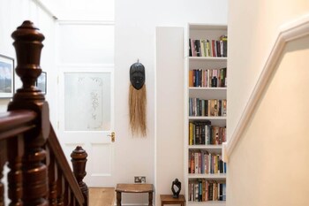 The Suite, 82 Cathedral, Private Parking,,0 star