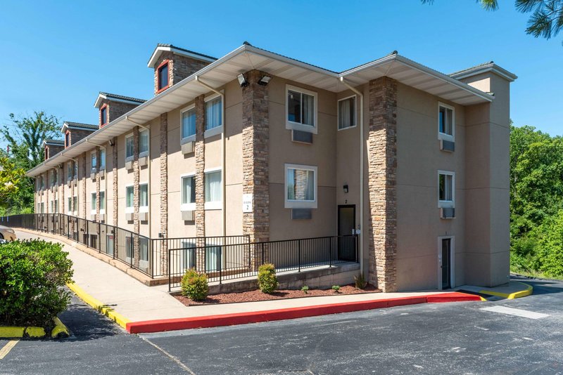 suburban studios branson on the strip